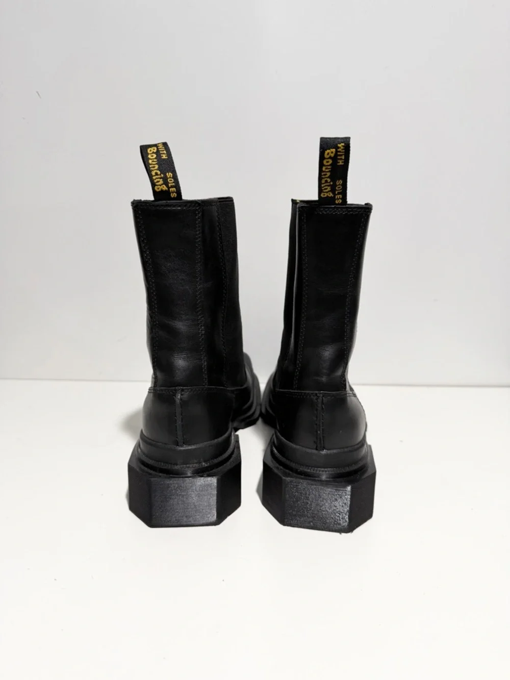 Dr Martens Maybole chelsea boots in black leather Women’s Black Chelsea Platform